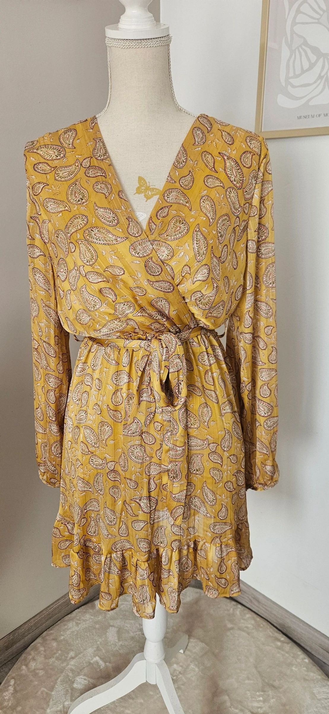 Bonito vestido curto mostarda com padrão de caxemira tamanho S-M – photo 3